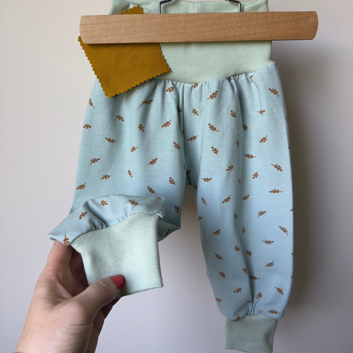 Sarouel motif petites feuilles