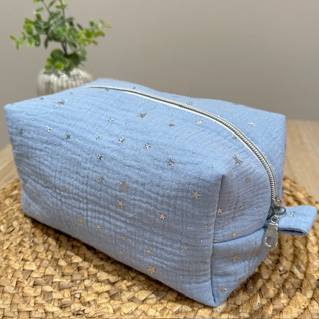 Trousse de toilette matelassée Thème étoiles argentées fond bleu
