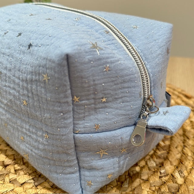Trousse de toilette matelassée Thème étoiles argentées fond bleu