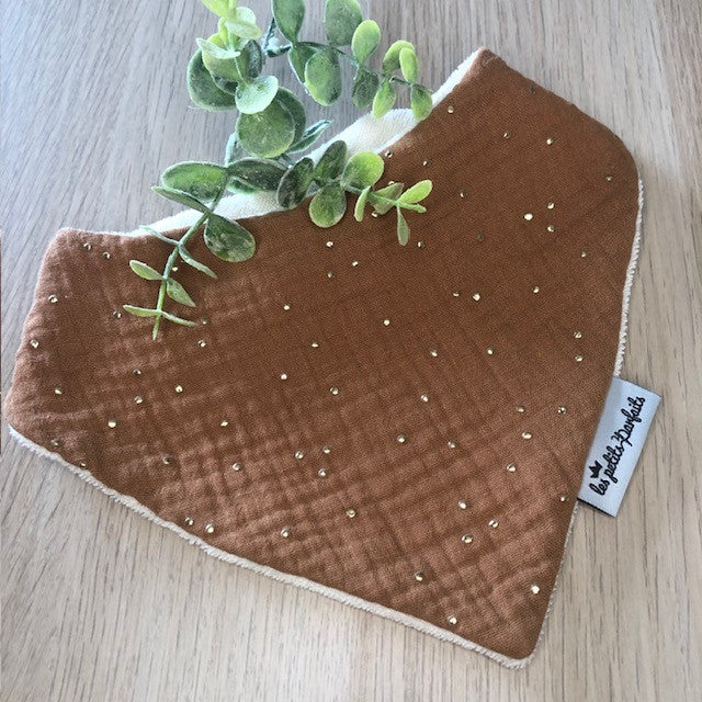 Bavoir bandana motif gaze de coton pois doré