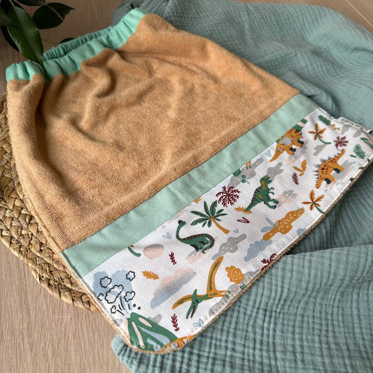 Bavoir maternelle prénom en éponge bio - Thème dinosaures