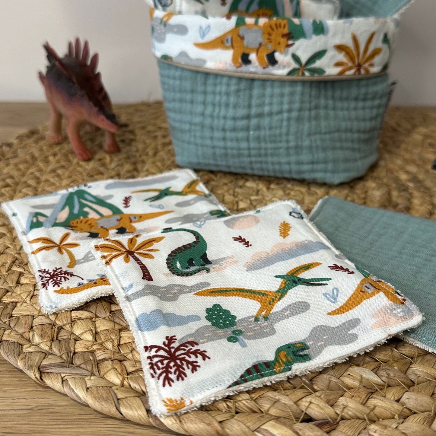 lingettes lavables imprimé dinosaures ocre et vert