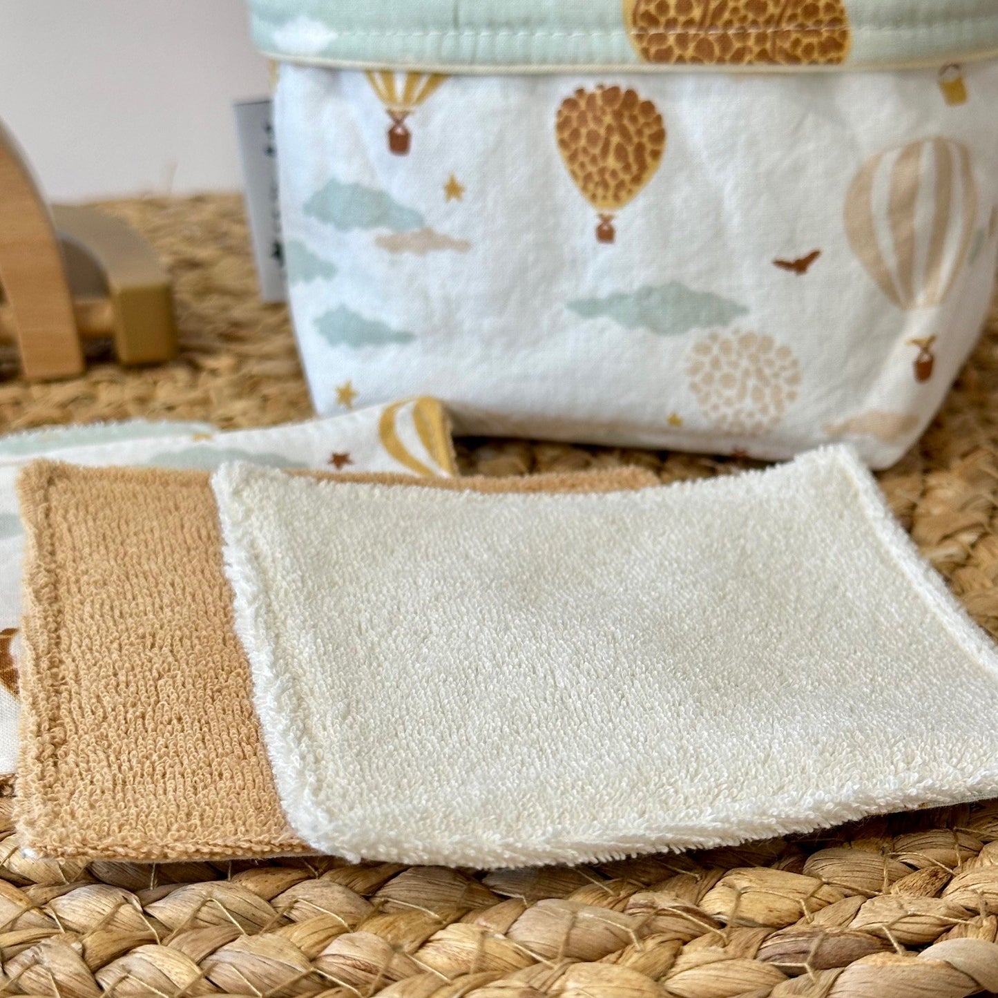 Lingettes lavables et réutilisables pour le change ou la toilette de bébé en éponge bio