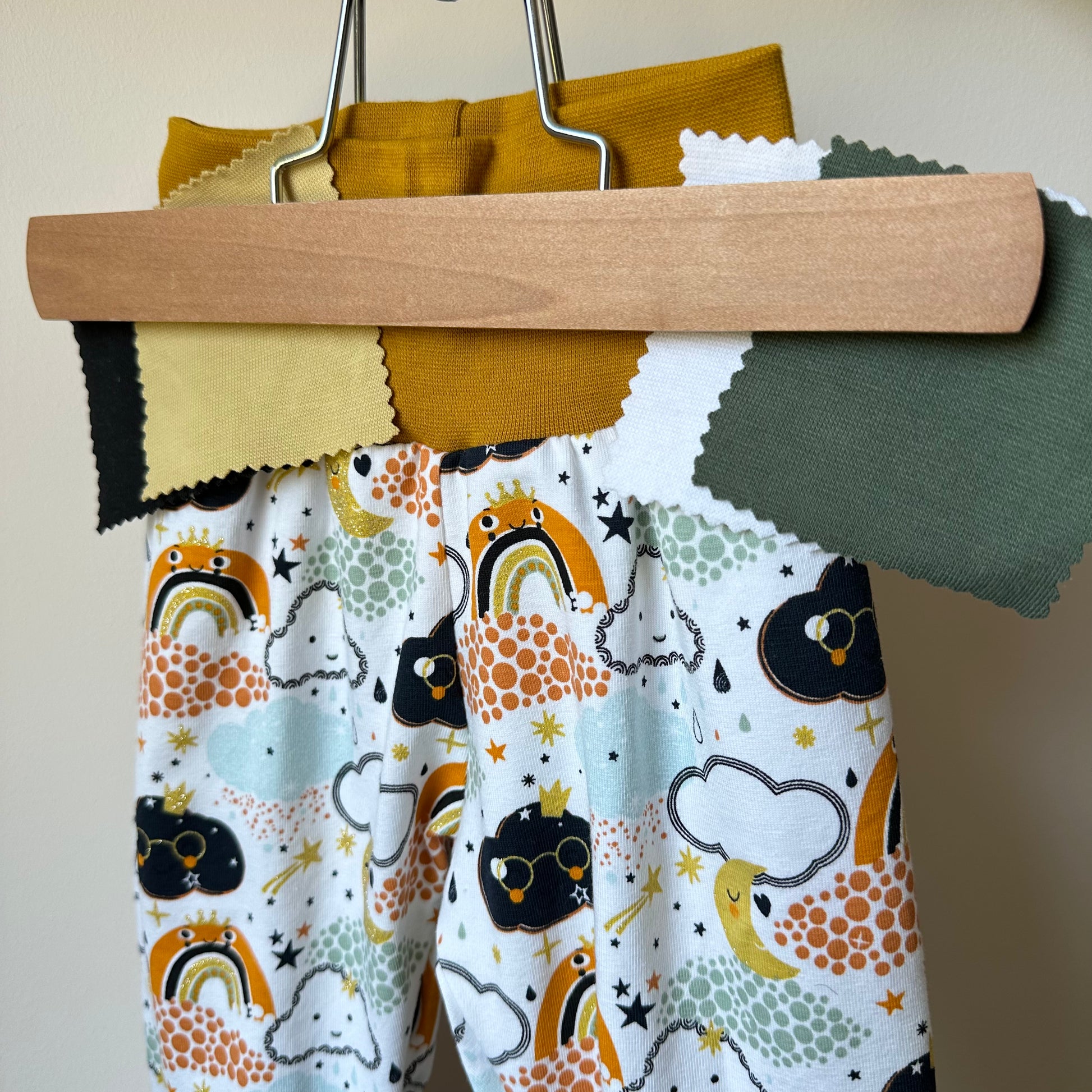 haut du sarouel personnalisable motif arc-en-ciel avec proposition de coloris ceinture et chevilles