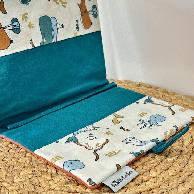 doublure du protège carnet de santé motifs animaux marins