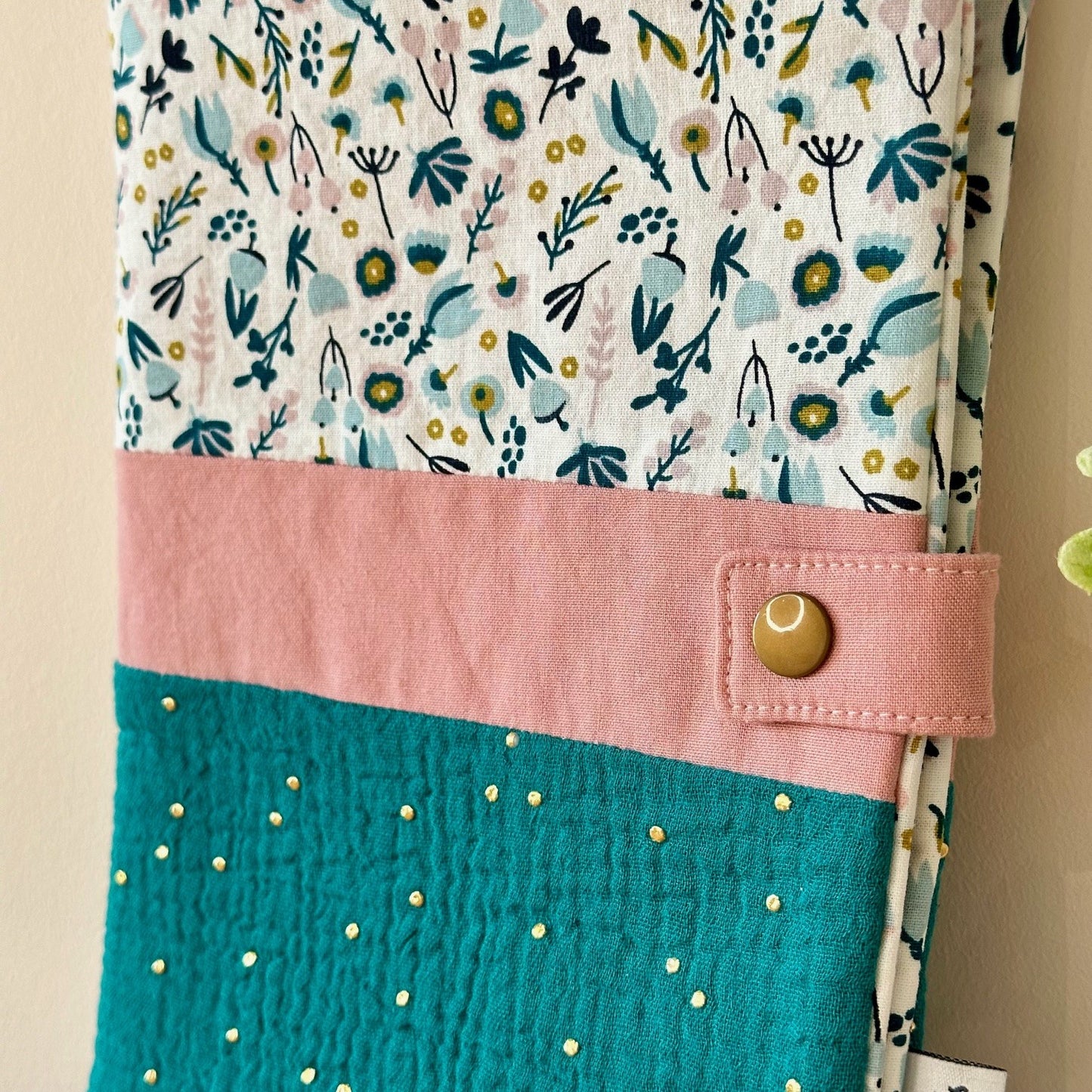 protège carnet de santé fille à personnaliser avec prénom imprimé fleur bleu et rose