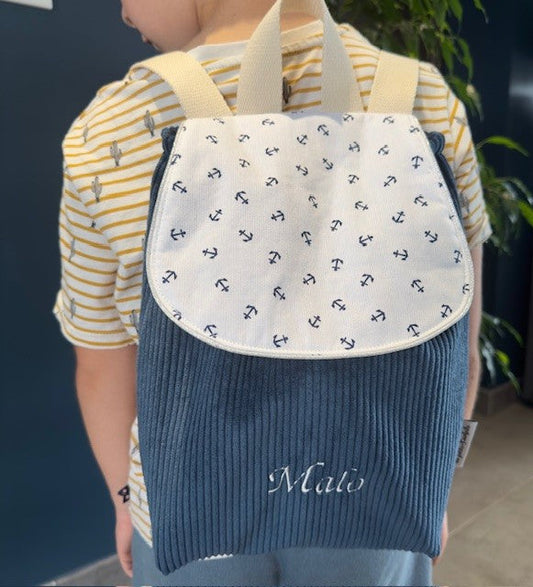Un sac à dos enfant en velours côtelé à personnaliser pour la rentrée à l'école ou les sorties en famille