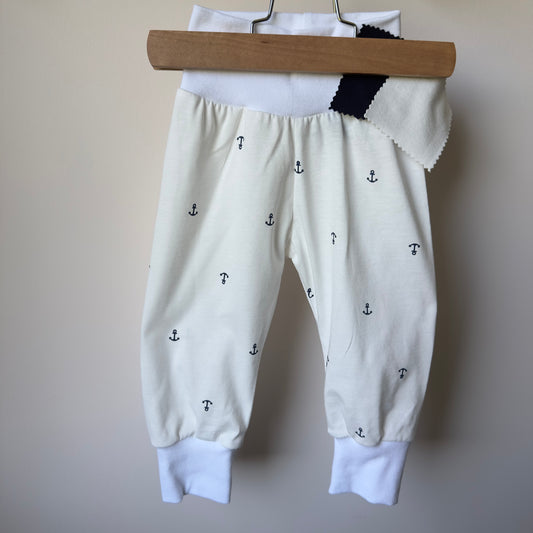 sarouel pour enfant avec de jolis motifs ancres sur fond écru à personnaliser