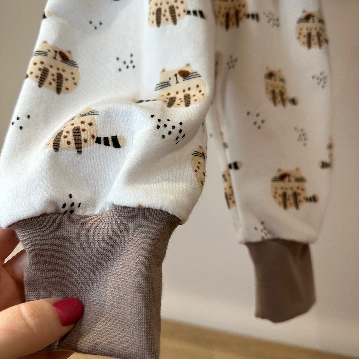 Sarouel jersey molleton chats fond blanc