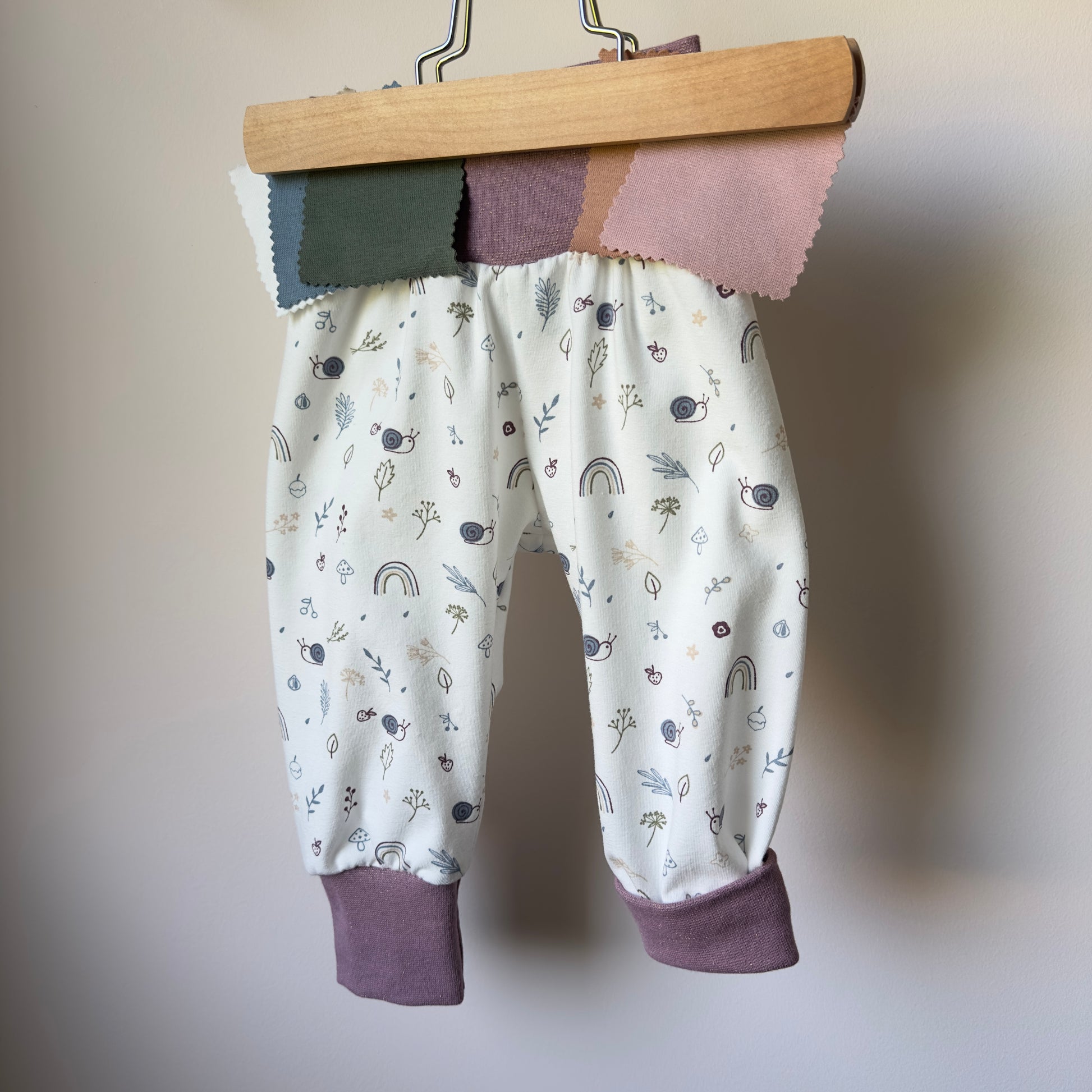 sarouel personnalisable pour fille avec motif escargots nature