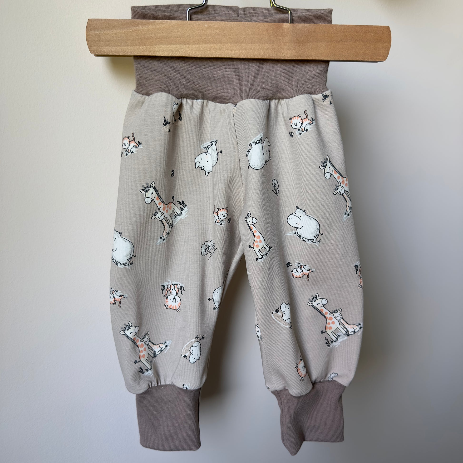 sarouel motif girafes pour enfant à personnaliser pour un look unique