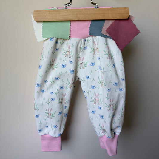 sarouel avec un adorable imprimé lapin avec des petites touches rosées