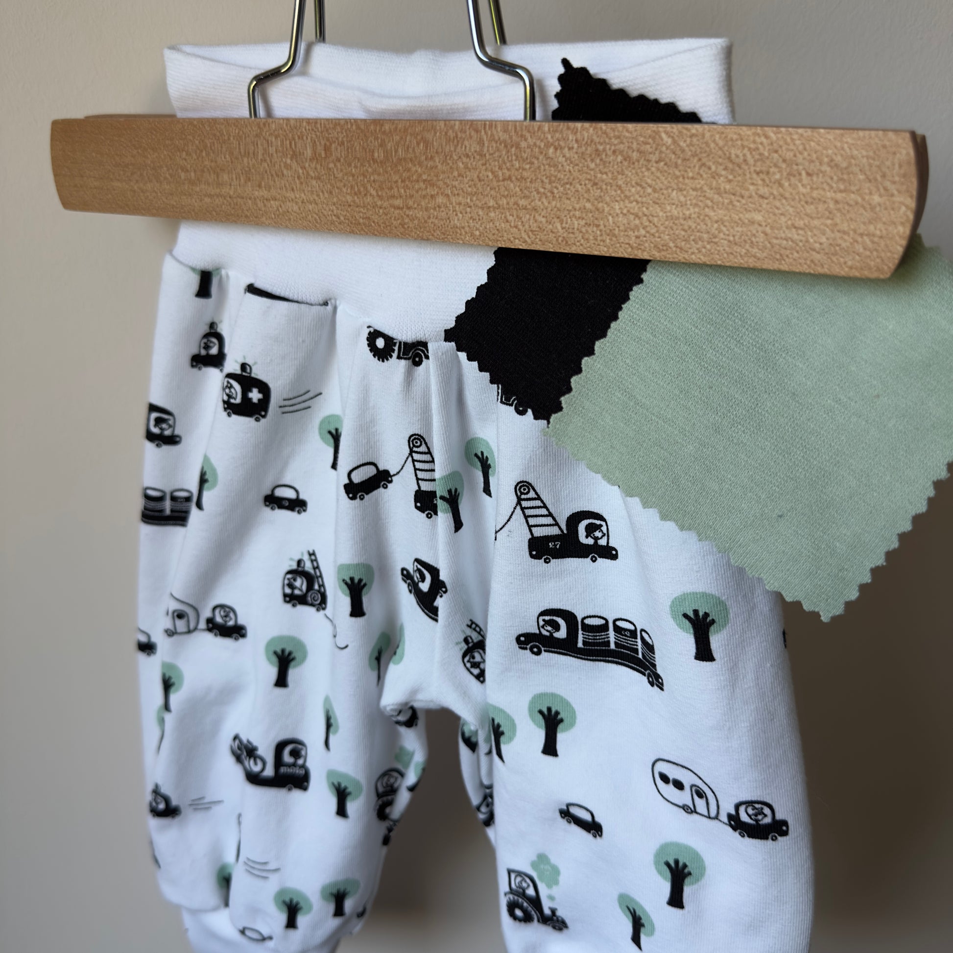 pantalon sarouel avec camion de chantier