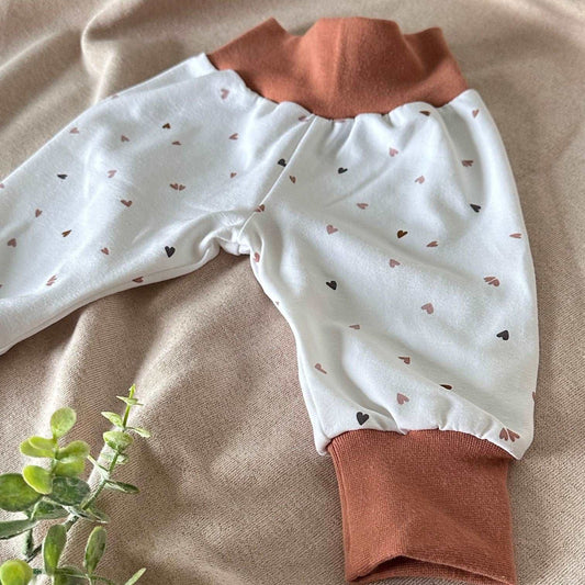 Sarouel évolutif blanc et cassonade motif coeurs pour bébé et enfant