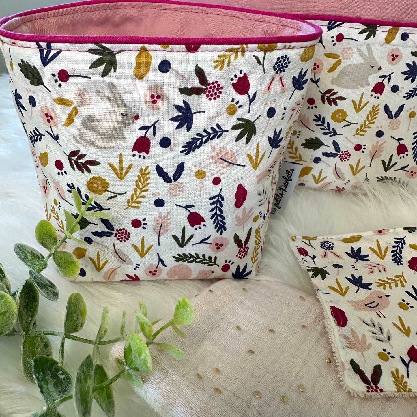 Ensemble de 10 lingettes et sa panière Thème Lapins et écureuils
