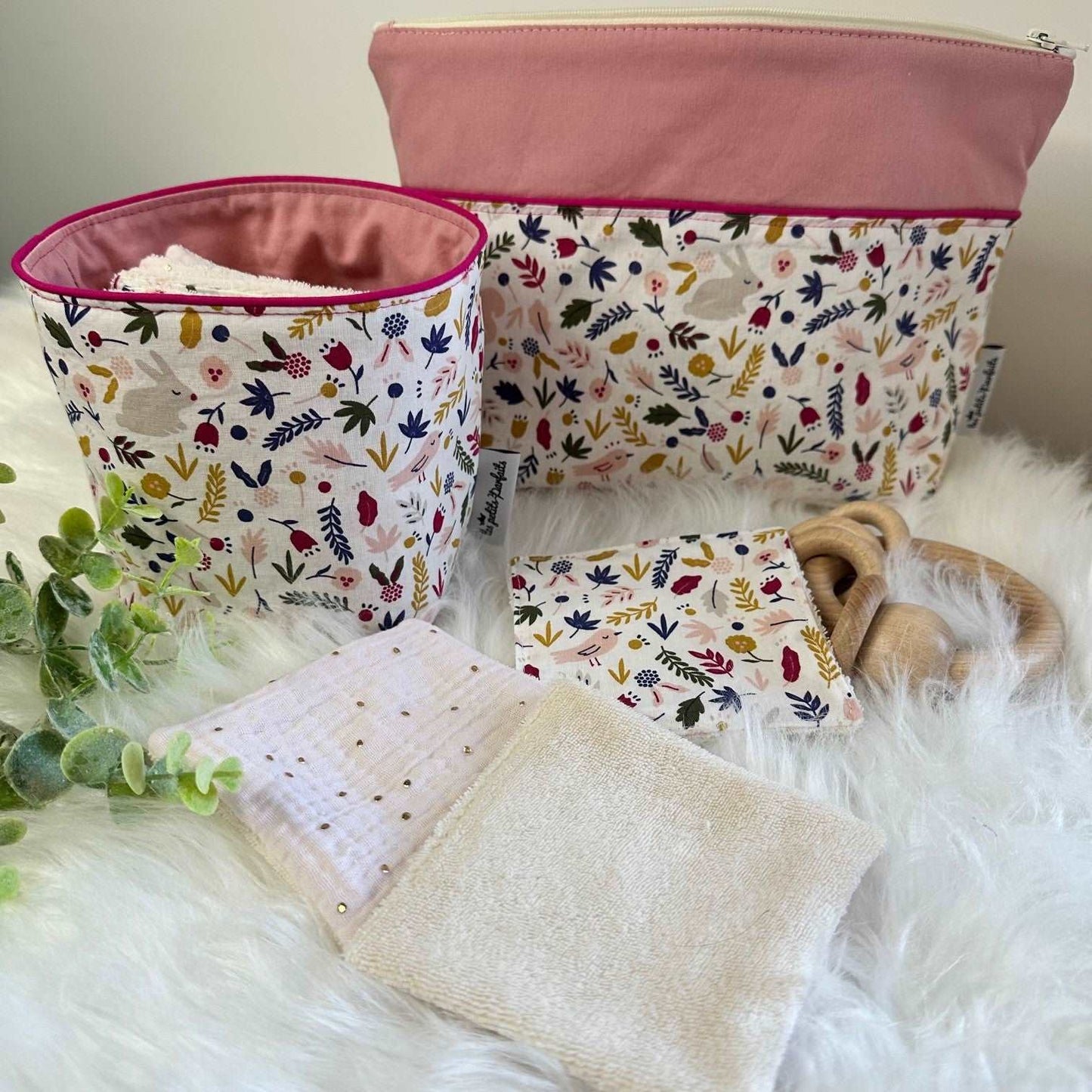 Ensemble de 10 lingettes et sa panière Thème Lapins et écureuils