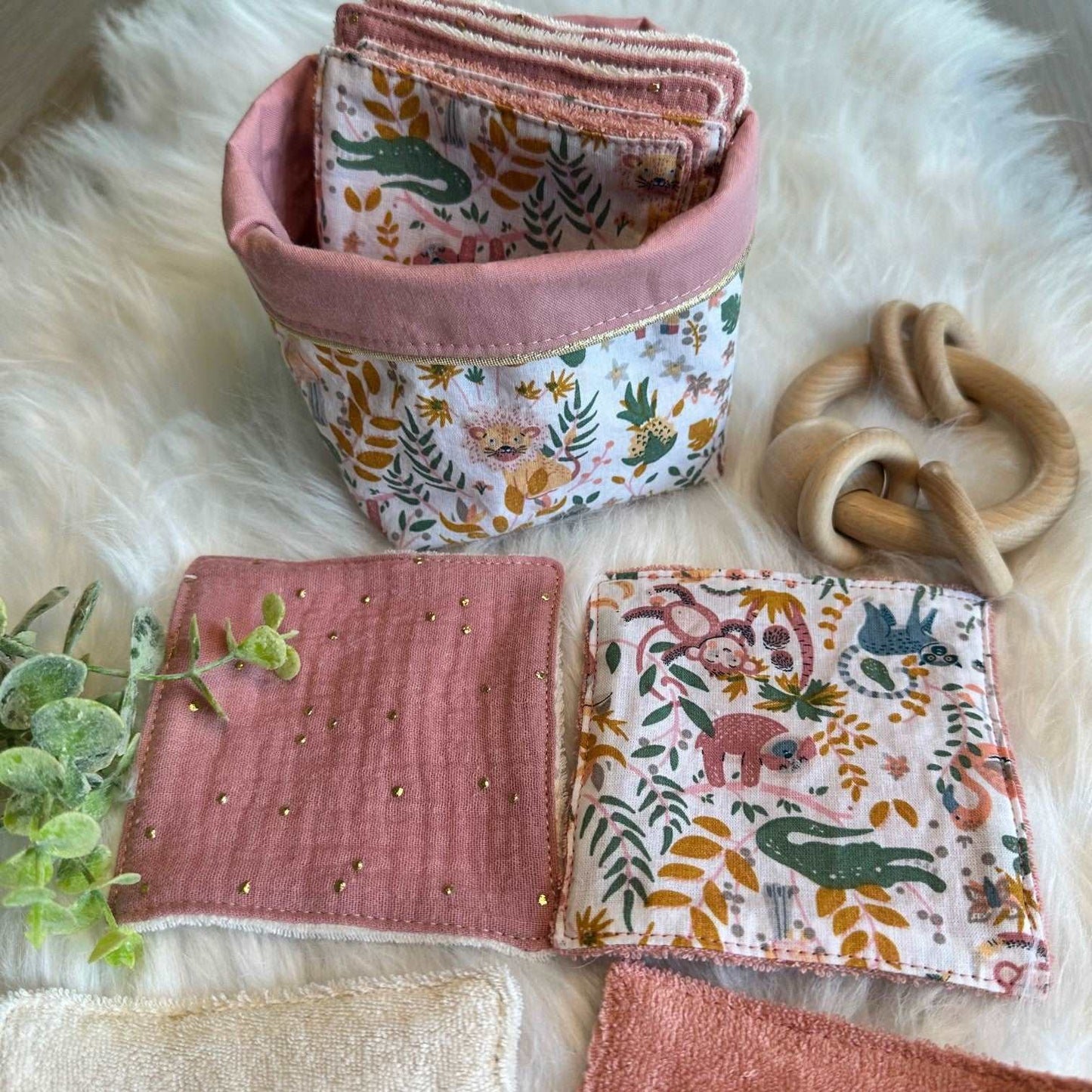 Ensemble de 10 lingettes et sa panière Thème animaux