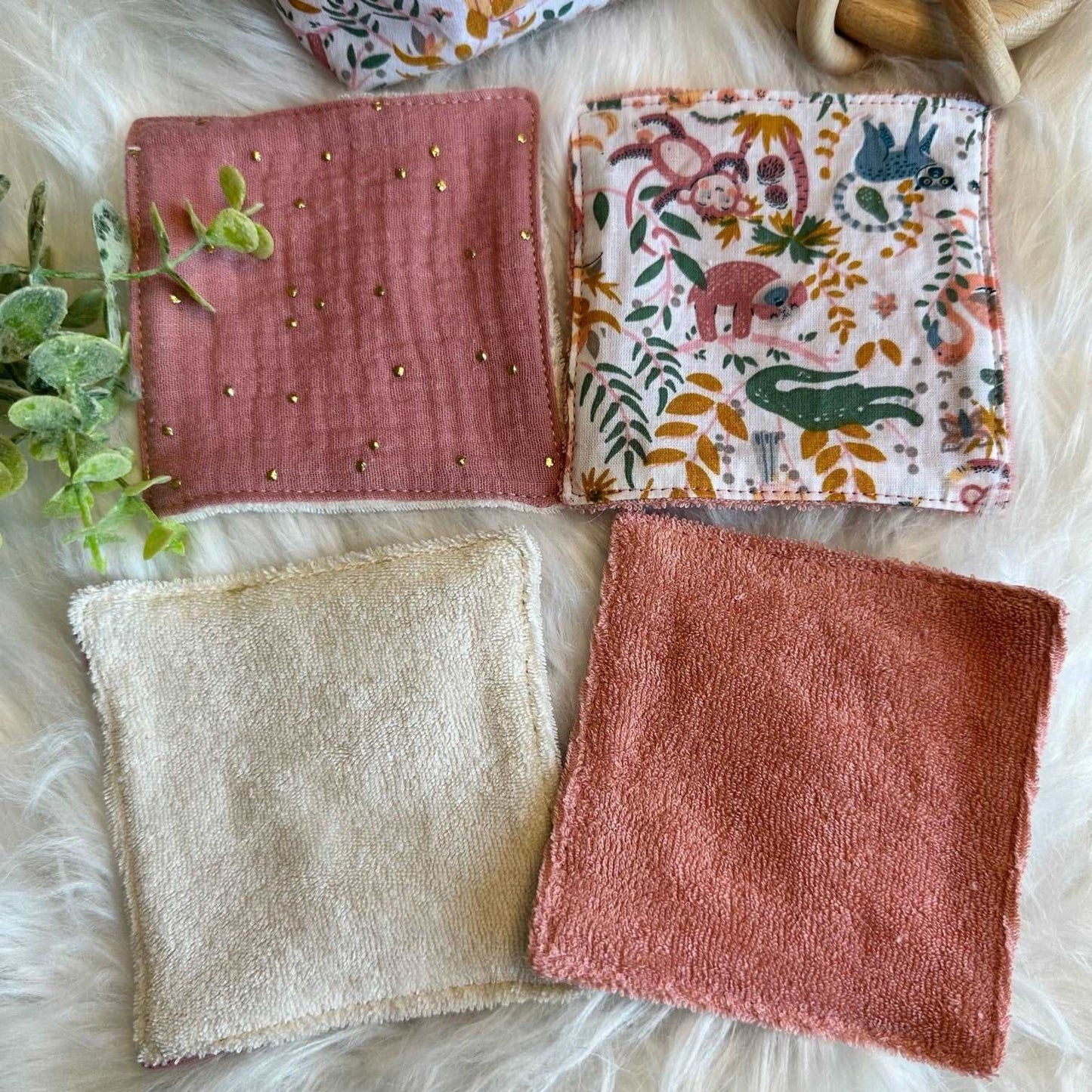 Ensemble de 10 lingettes et sa panière Thème animaux