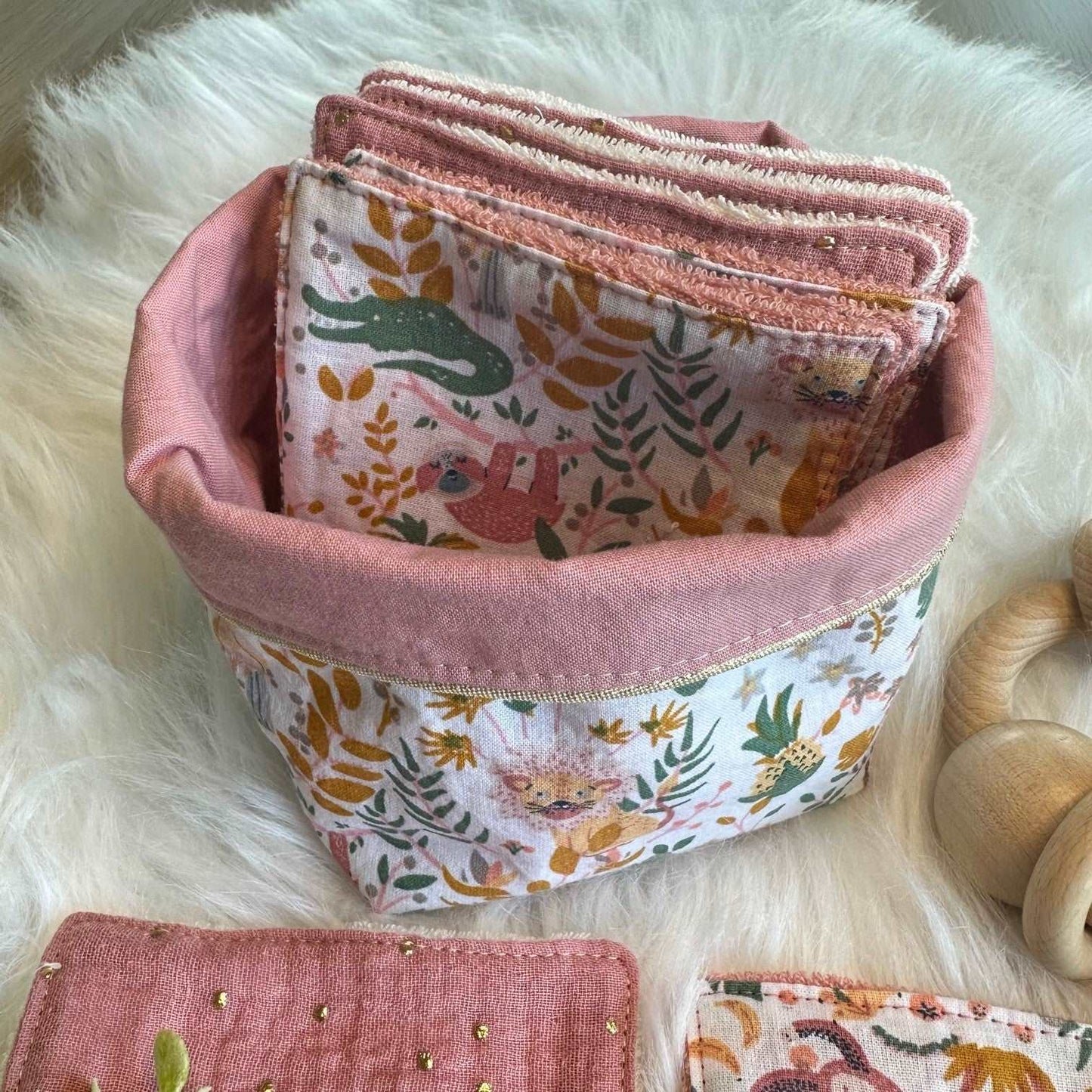 Ensemble de 10 lingettes et sa panière Thème animaux