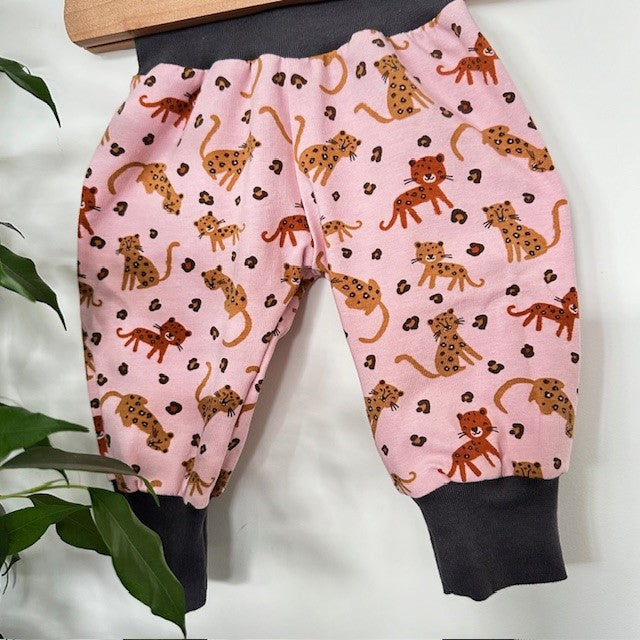 Sarouel rose motif panthères