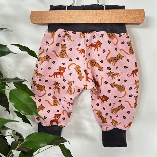 Sarouel rose motif panthères