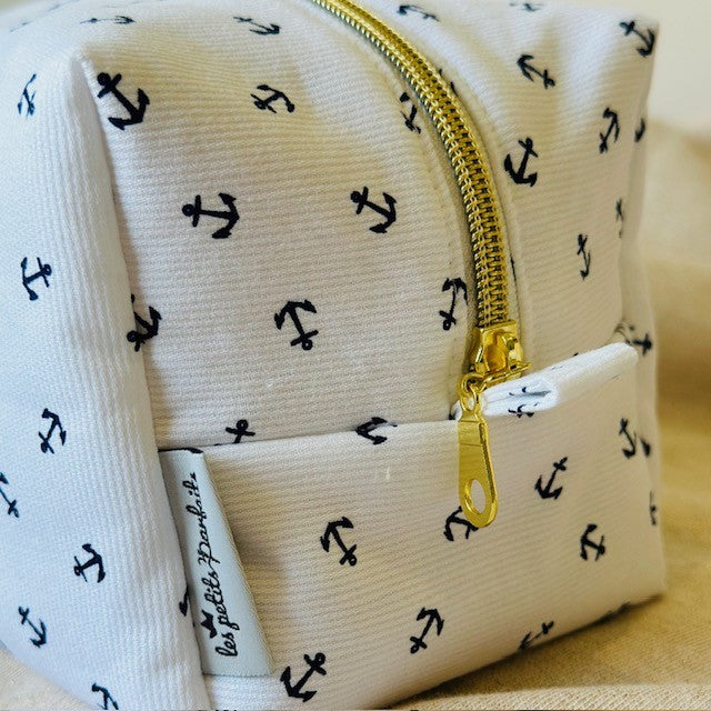 trousse de toilette pour bébé ou enfant motif ancre-univers marin avec fermeture dorée