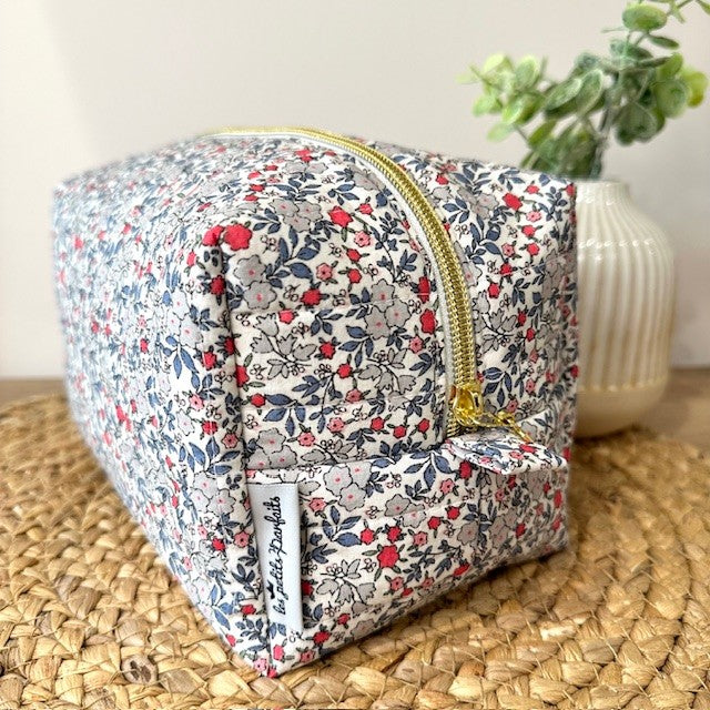 Trousse de toilette bébé, maman ou femme motif liberty fleurs grande ouverture