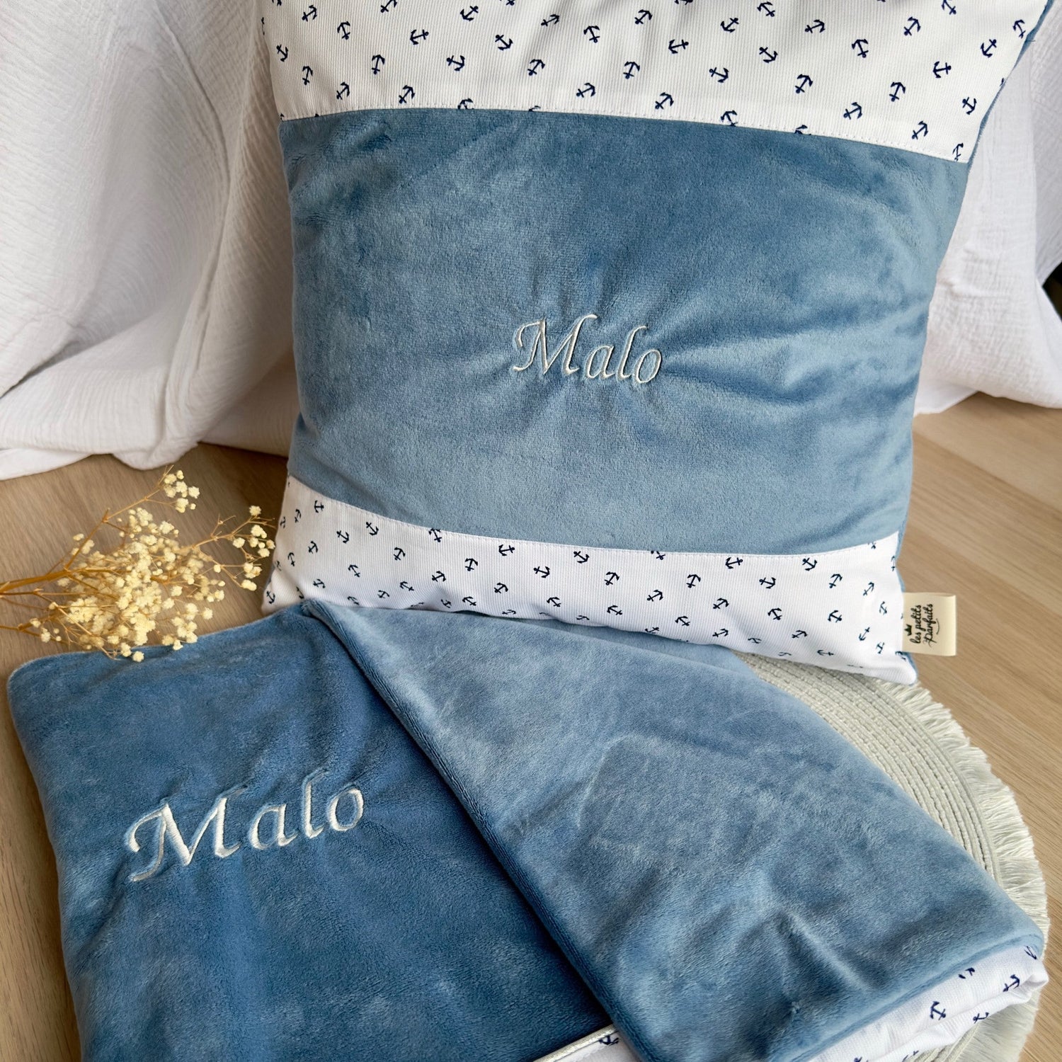 couverture et coussin personnalisés pour bébé et enfant avec broderie du prénom en coton et minky