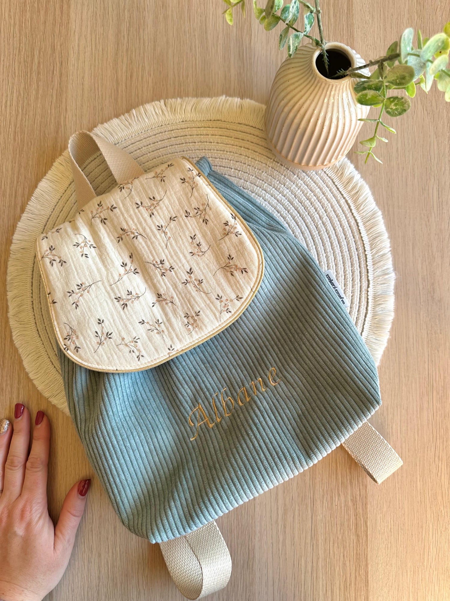 sac à dos maternelle pour enfant, idéal pour la rentrée à l'école, pour chez nounou ou la crèche à personnaliser avec choix des motifs et prénom brodé
