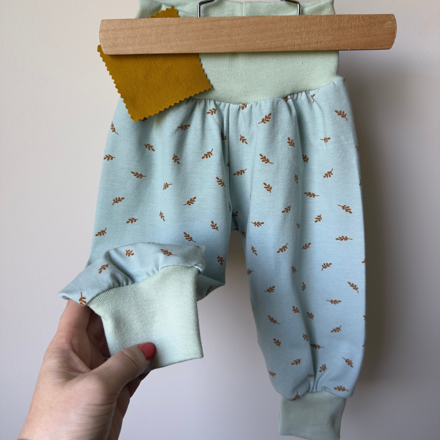 Sarouel motif petites feuilles