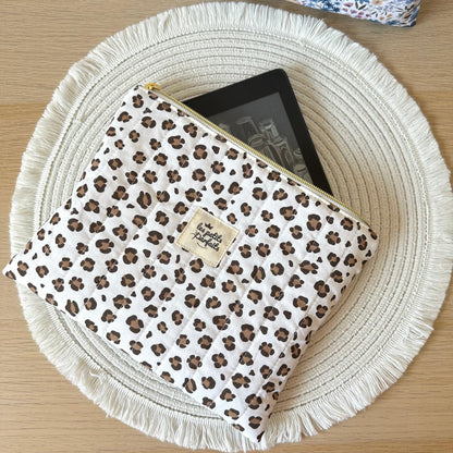 Pochette plate matelassée léopard - Pochette livre, Kindle et iPad Mini