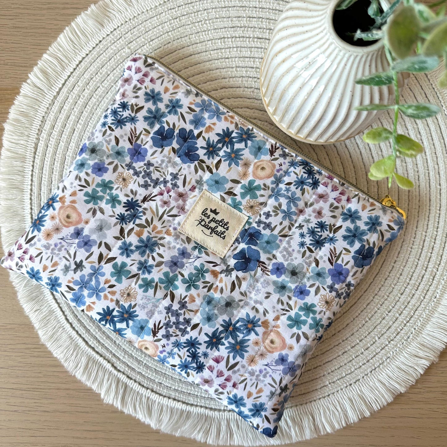Pochette plate matelassée fleurie - Pochette livre, Kindle et iPad Mini