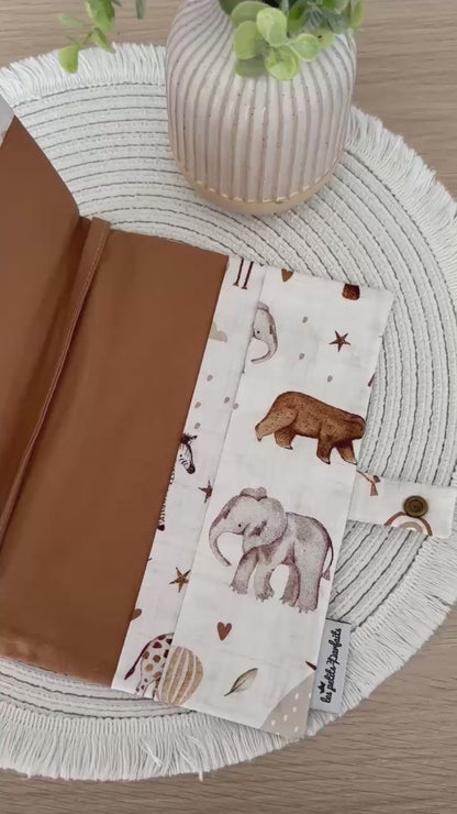 Protège carnet de santé Garçon motif Jungle Montgolfières à personnaliser