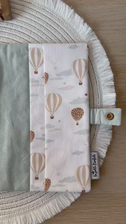Protège carnet de santé bébé motif Montgolfières à personnaliser