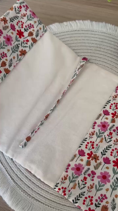 Protège carnet de santé Fille Fleurs rose et orange à personnaliser