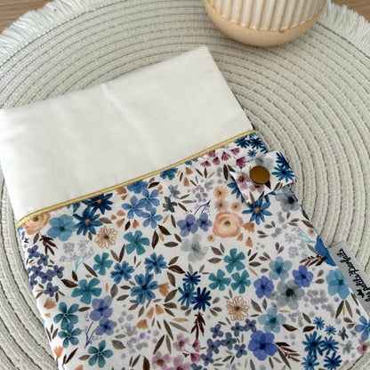 Protège carnet de santé Fille Fleurs bleues à personnaliser