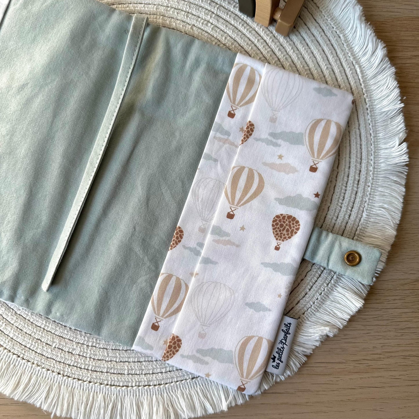 doublure du protège carnet de santé à personnaliser avec imprimé montgolfières