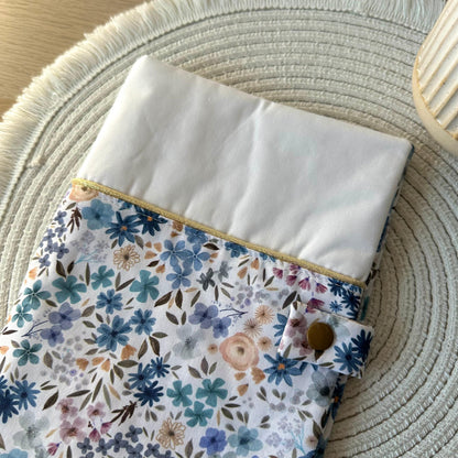 Protège carnet de santé Fille Fleurs bleues à personnaliser